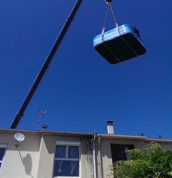 Grue mobile pour livraison de spa