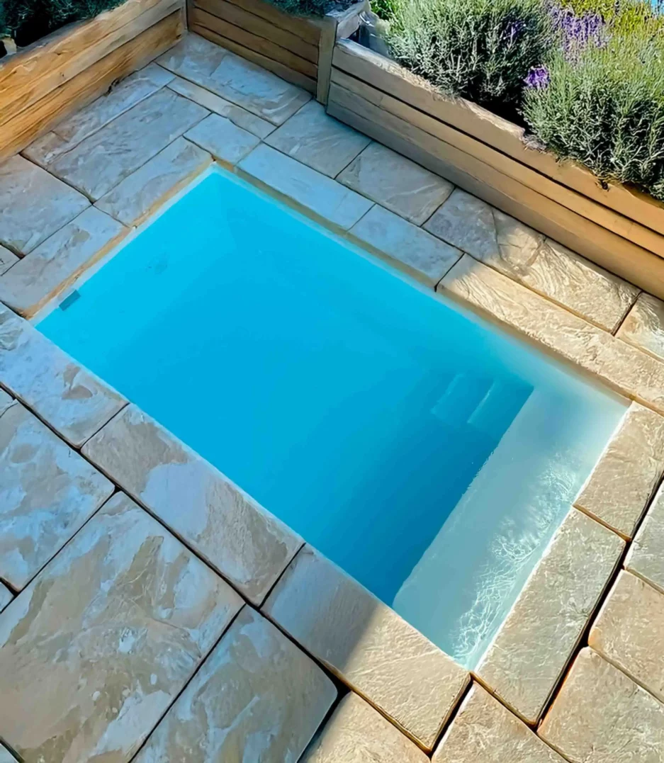 Piscine mahina moins de 10 m² coque acrylique vue de haut